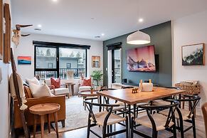 Hemlock Hangout By Revelstoke Vacations