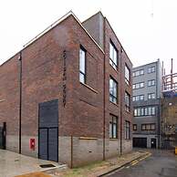 The Wembley Hideout - Stylish 2bdr Flat With Balcony