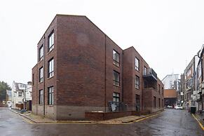 The Wembley Hideout - Stylish 2bdr Flat With Balcony