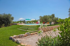 TD Trulli Della Magnolia Trulli w Amazing Garden