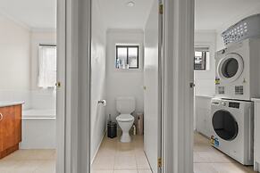 StayAU Stunning 4BRHouse Berwick