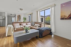 StayAU Stunning 4BRHouse Berwick