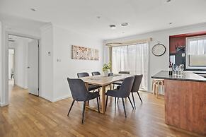 StayAU Stunning 4BRHouse Berwick