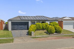 StayAU Stunning 4BRHouse Berwick