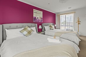 StayAU Stunning 4BRHouse Berwick