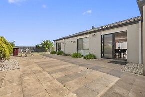 StayAU Stunning 4BRHouse Berwick