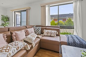 StayAU Stunning 4BRHouse Berwick