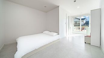 Gangneung Lacblanc Pension