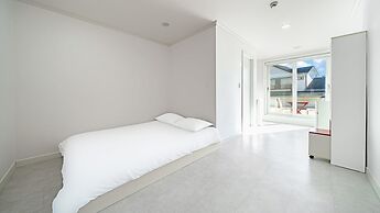 Gangneung Lacblanc Pension