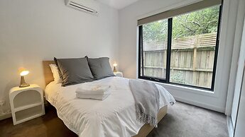 StayAU Modern 4BR Townhouse Bayswater