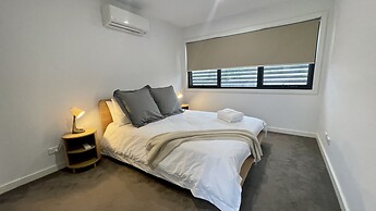 StayAU Modern 4BR Townhouse Bayswater