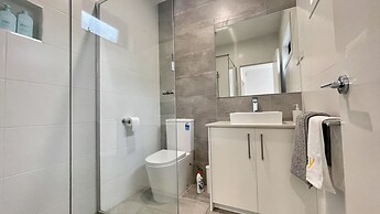 StayAU Modern 4BR Townhouse Bayswater
