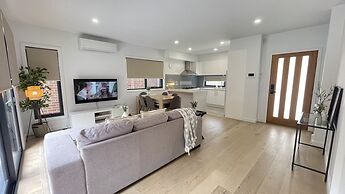 StayAU Modern 4BR Townhouse Bayswater