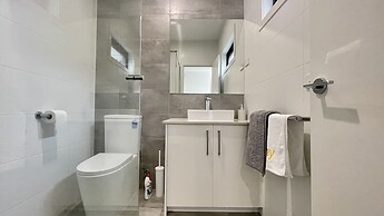 StayAU Modern 4BR Townhouse Bayswater