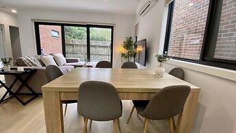 StayAU Modern 4BR Townhouse Bayswater