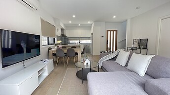 StayAU Modern 4BR Townhouse Bayswater