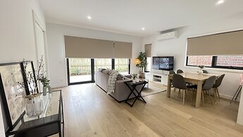 StayAU Modern 4BR Townhouse Bayswater