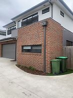 StayAU Modern 4BR Townhouse Bayswater