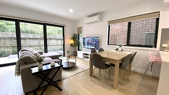 StayAU Modern 4BR Townhouse Bayswater