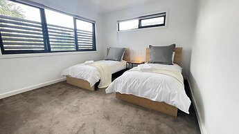 StayAU Modern 4BR Townhouse Bayswater