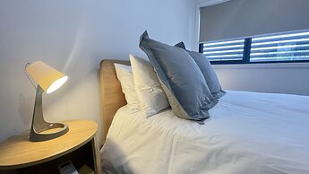 StayAU Modern 4BR Townhouse Bayswater