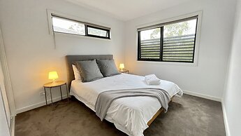 StayAU Modern 4BR Townhouse Bayswater
