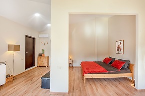 H&B apartments Pier Kobakhidze