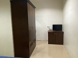 OYO 90896 Gold Hill Hotel