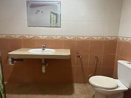 OYO 90896 Gold Hill Hotel