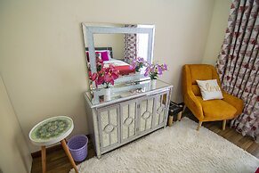 Lux Suites Silver Habor Apartments