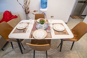 Lux Suites Silver Habor Apartments