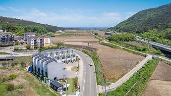 Gyeongju Joypoolvilla&kidspension