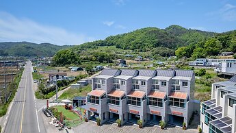 Gyeongju Joypoolvilla&kidspension