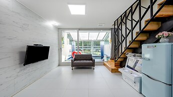 Gyeongju Joypoolvilla&kidspension