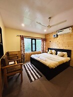 The Iceland Hotel Srinagar