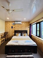 The Iceland Hotel Srinagar