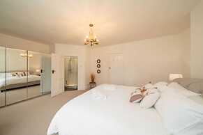 The Bensil - Carnoustie Meets The Hamptons