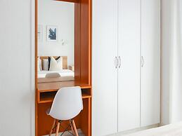 Phaedrus Living: Azure Serenity Villa