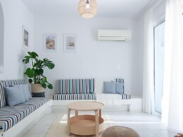 Phaedrus Living: Azure Serenity Villa