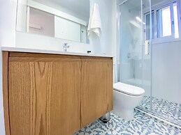 Phaedrus Living: Azure Serenity Villa