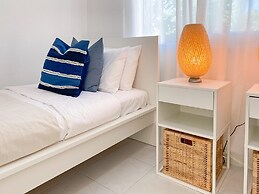 Phaedrus Living: Azure Serenity Villa