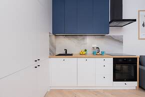 Kasprzaka Modern Apartment by Renters
