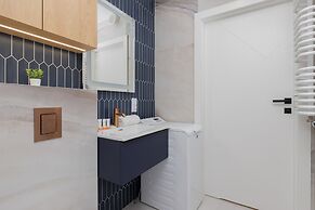 Kasprzaka Modern Apartment by Renters