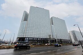 Kasprzaka Modern Apartment by Renters