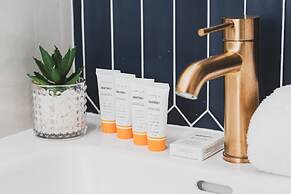 Kasprzaka Modern Apartment by Renters