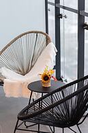 Kasprzaka Modern Apartment by Renters