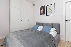 Kasprzaka Modern Apartment by Renters