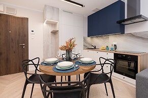 Kasprzaka Modern Apartment by Renters