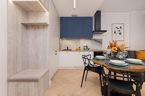 Kasprzaka Modern Apartment by Renters