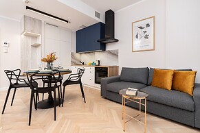 Kasprzaka Modern Apartment by Renters